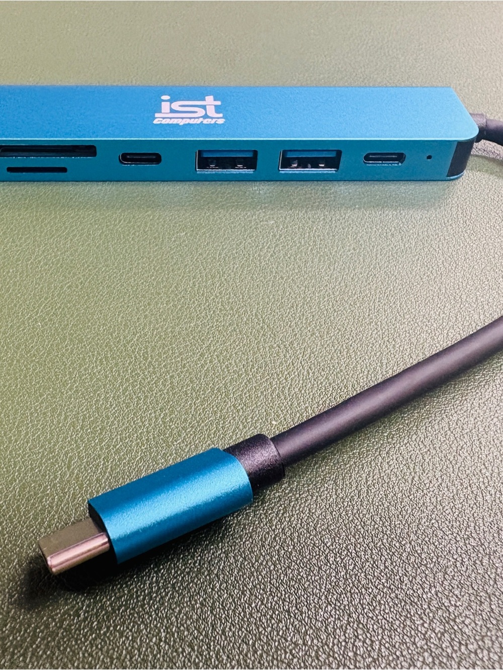 USB-C Multiport Hub with SD Card Reader and USB-A Ports